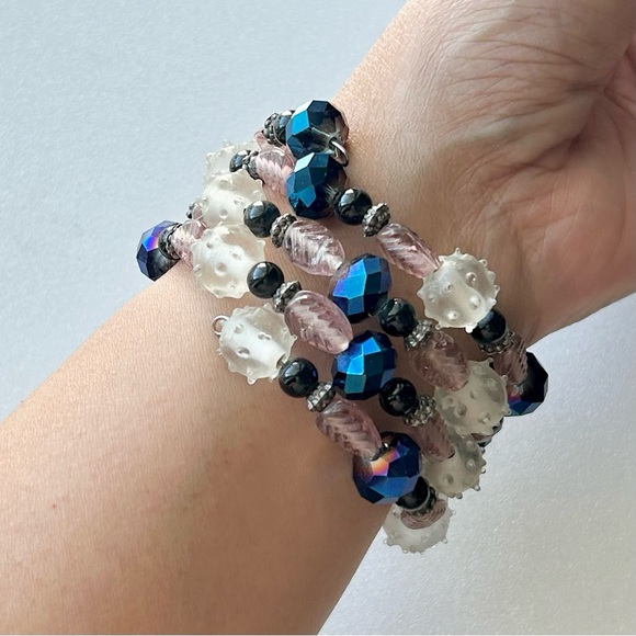 Vintage Glass Bead Bracelet on Memory Wire Artglass 8” - Picture 6 of 7